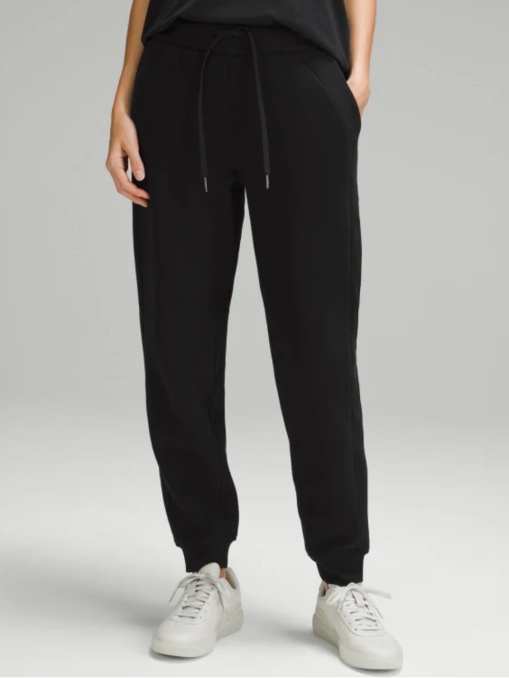 Lululemon Scuba High-Rise Jogger in Black Sz 2